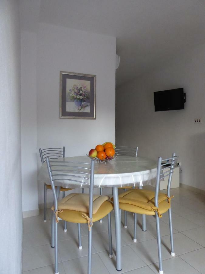 Apartment Viola Supetar Exterior foto